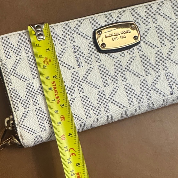 Michael Kors Monogram Wristlet Wallet in Cream and Navy - Picture 6 of 7